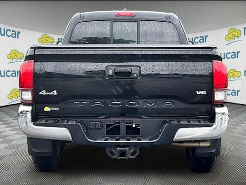 Used 2019 Toyota Tacoma SR5 AWD/4WD image 5