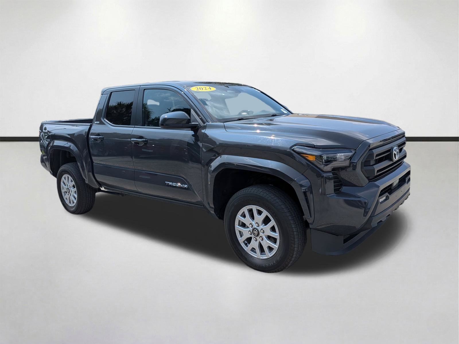 Used 2024 Toyota Tacoma SR5 AWD/4WD image 2
