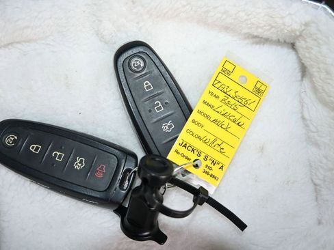 Used 2015 Lincoln MKX FWD w/ Equipment Group 101A image 22