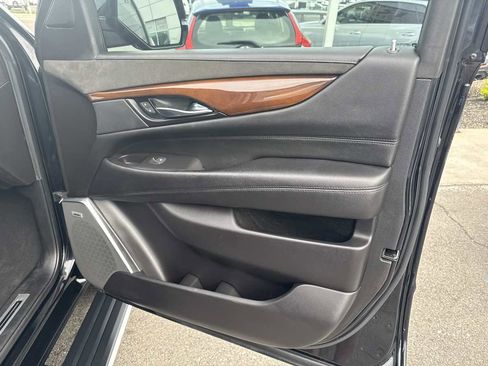 Used 2019 Cadillac Escalade Premium Luxury w/ Escalade Sport Edition AWD/4WD image 28