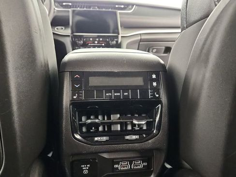 Used 2023 Jeep Grand Cherokee L Limited w/ Luxury Tech Group II image 24
