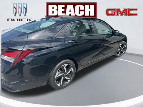 Used 2023 Hyundai Elantra SEL w/ Convenience Package FWD image 3