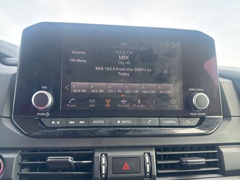 Used 2023 Nissan Pathfinder S image 40