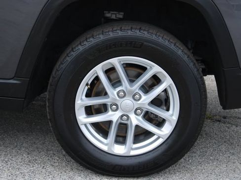 Used 2023 Jeep Grand Cherokee L Laredo w/ Luxury Tech Group I RWD image 8