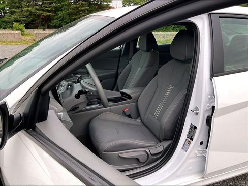 Used 2024 Hyundai Elantra SEL FWD image 10