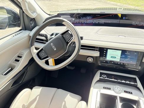New 2026 Lincoln Navigator Reserve AWD/4WD image 14
