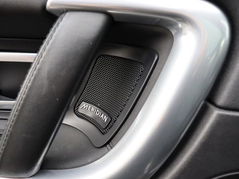 Used 2019 Land Rover Discovery Sport HSE image 25