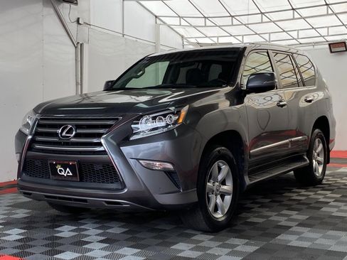Used 2018 Lexus GX 460 Premium w/ Navigation Package image 3
