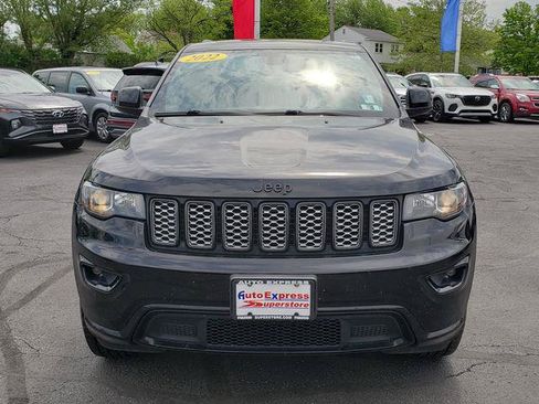 Used 2022 Jeep Grand Cherokee Laredo X AWD/4WD image 2
