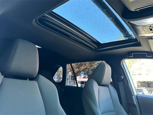 Used 2021 Toyota RAV4 SE image 17