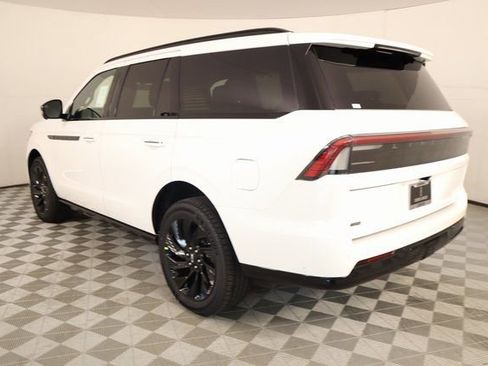 New 2025 Lincoln Navigator Reserve w/ Jet Appearance Package image 24