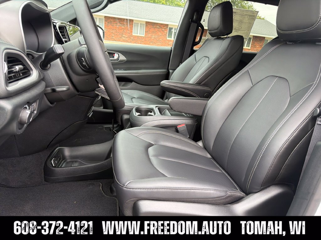 New 2027 Chrysler Pacifica Select AWD/4WD image 25