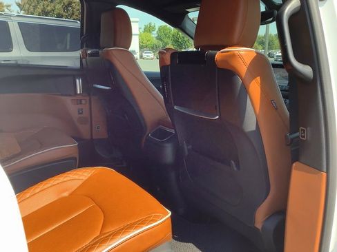 Used 2024 Chrysler Pacifica Pinnacle image 39
