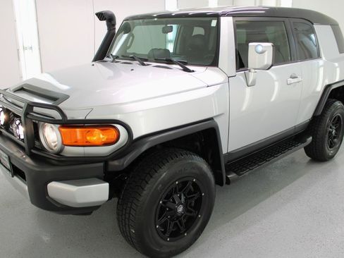 Used 2008 Toyota FJ Cruiser 2WD image 5