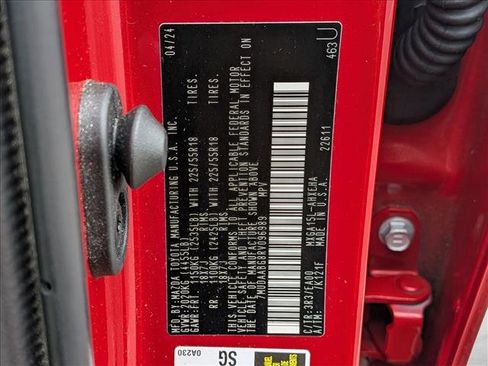 Used 2024 Toyota Corolla Cross XLE image 25