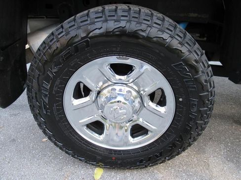 Used 2018 RAM 2500 Tradesman w/ Chrome Appearance Group image 5