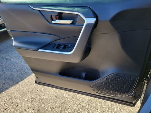 Used 2021 Toyota RAV4 XLE image 21