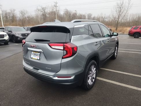 Used 2023 GMC Terrain SLT w/ Infotainment Package II image 7