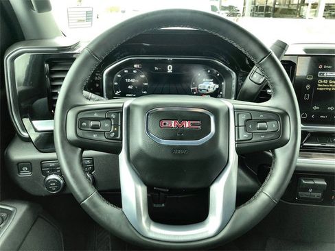 Used 2025 GMC Sierra 1500 SLT image 14