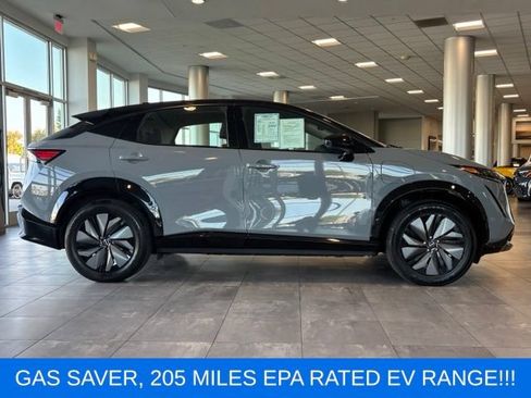 Used 2024 Nissan Ariya AWD image 2
