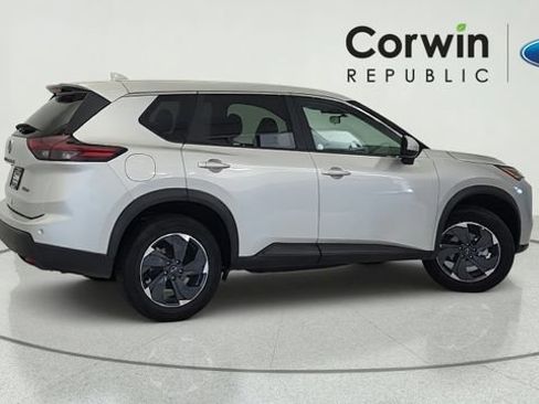 Used 2024 Nissan Rogue SV AWD/4WD image 6