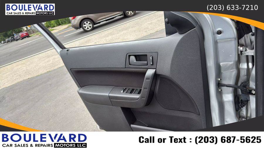 Used 2010 Ford Focus SE FWD image 20