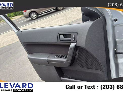 Used 2010 Ford Focus SE image 20
