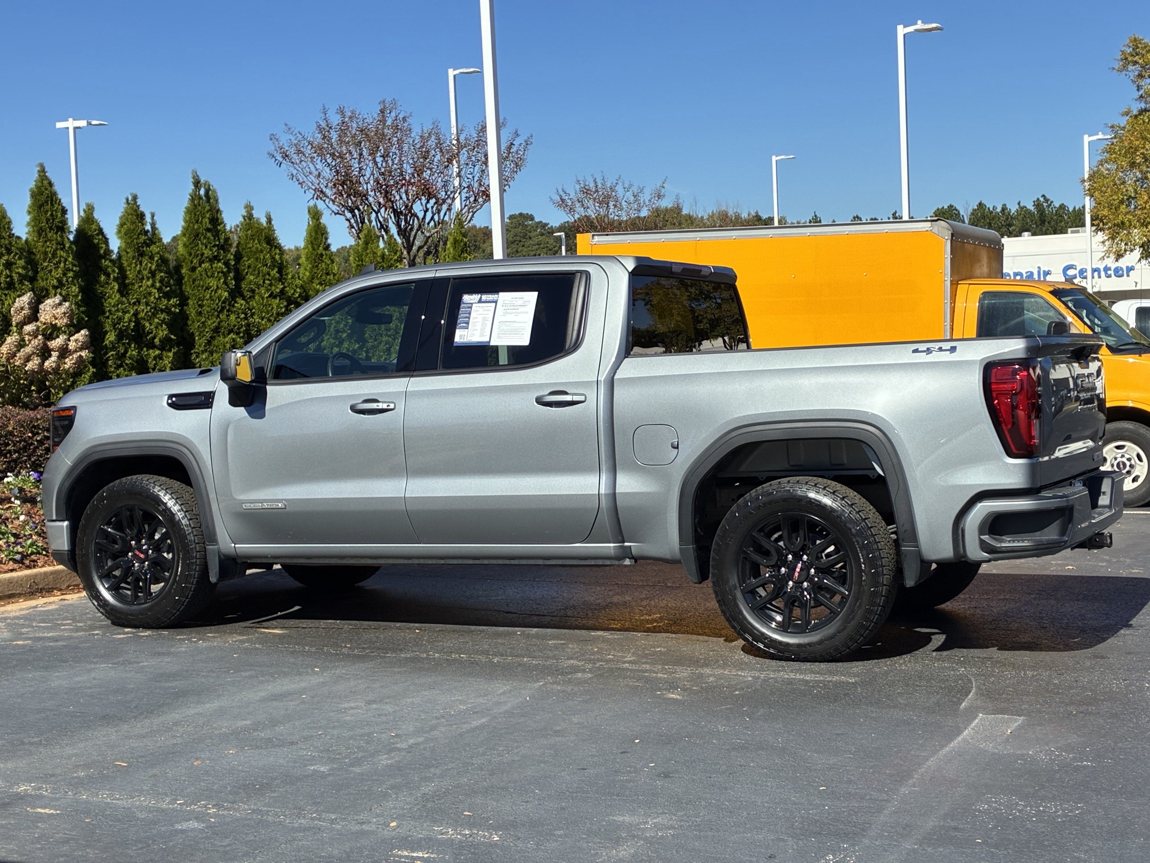 Used 2024 GMC Sierra 1500 Elevation AWD/4WD image 9