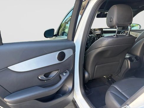Used 2019 Mercedes-Benz GLC 300 4MATIC image 14