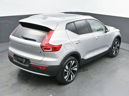 Certified 2025 Volvo XC40 B5 Plus image 37