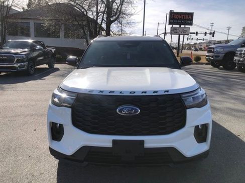 Used 2025 Ford Explorer ST-Line w/ Premium Package image 8