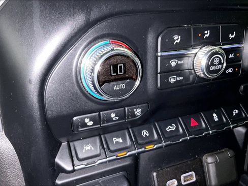 Used 2019 GMC Sierra 1500 SLT w/ SLT Premium Plus Package AWD/4WD image 31