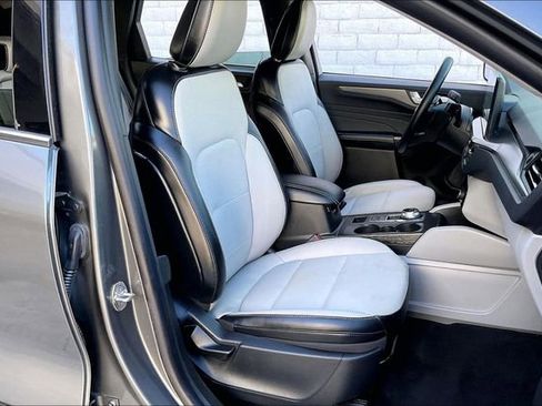 Used 2025 Ford Escape SE FWD image 6