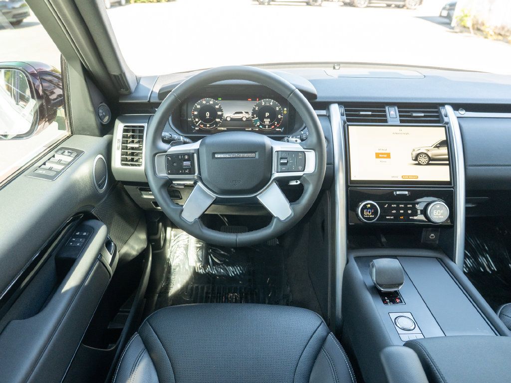 Used 2025 Land Rover Discovery S AWD/4WD image 13