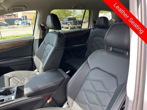 Used 2025 Volkswagen Atlas SE AWD/4WD image 8