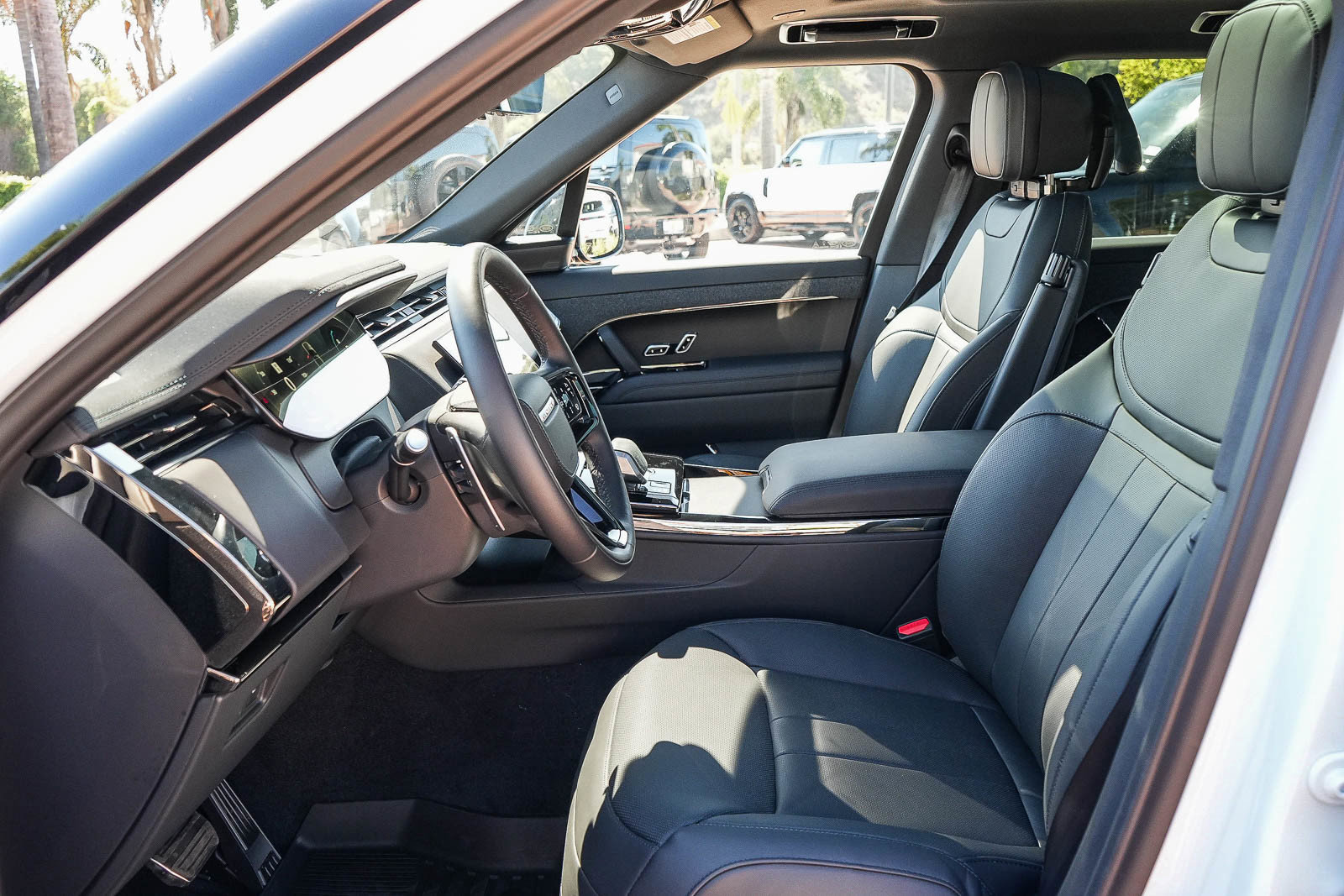 New 2026 Land Rover Range Rover Sport Dynamic SE AWD/4WD image 17