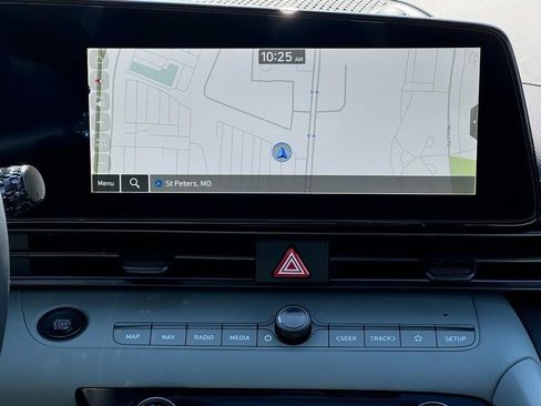 Used 2025 Hyundai Elantra Limited FWD image 9
