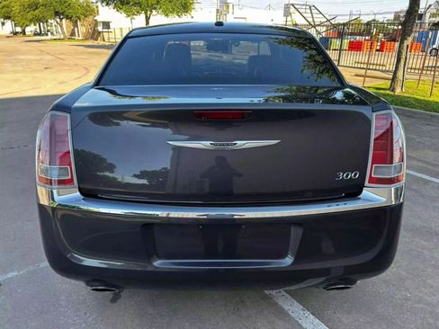 Used 2013 Chrysler 300 RWD image 6
