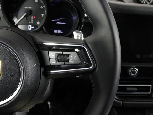 Used 2025 Porsche Macan image 15