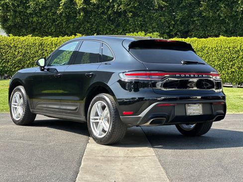 Certified 2025 Porsche Macan AWD/4WD image 3