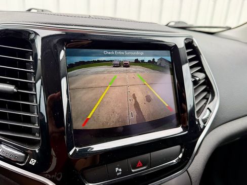Used 2019 Jeep Cherokee Limited AWD/4WD image 25