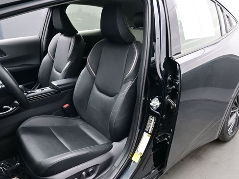 Used 2024 Toyota Prius XLE image 11