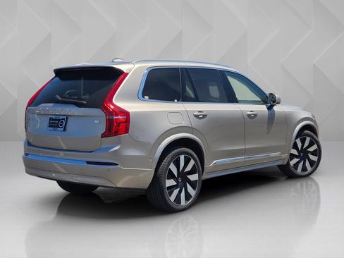 Used 2024 Volvo XC90 T8 Plus w/ Protection Package Premier AWD/4WD image 6