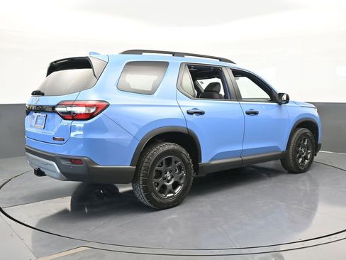 Used 2025 Honda Pilot TrailSport image 6