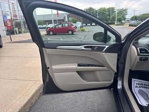 Used 2019 Ford Fusion SE FWD image 11