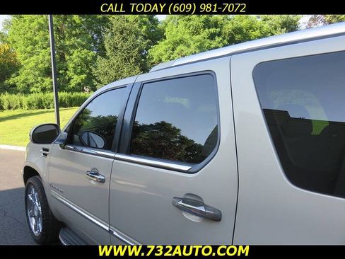 Used 2007 Cadillac Escalade AWD w/ Information Package image 32