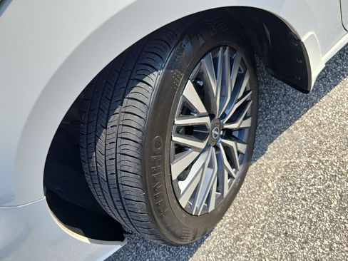 Used 2024 Nissan Altima 2.5 SV w/ SV Premium Package FWD image 30