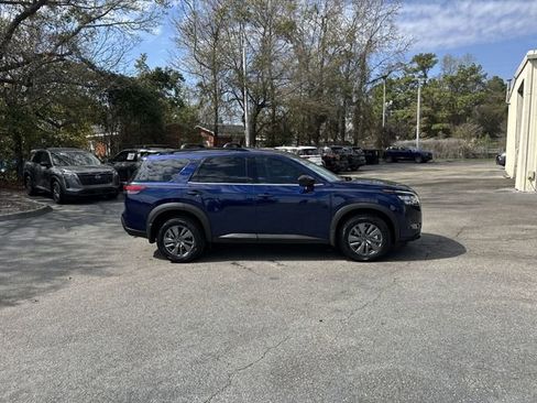 New 2026 Nissan Pathfinder SV image 4