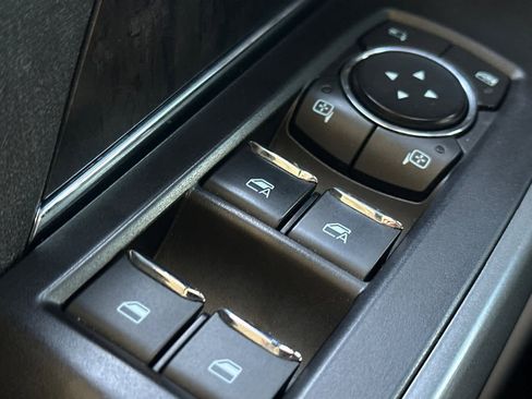 Used 2022 Ford F150 Lightning Lariat image 14