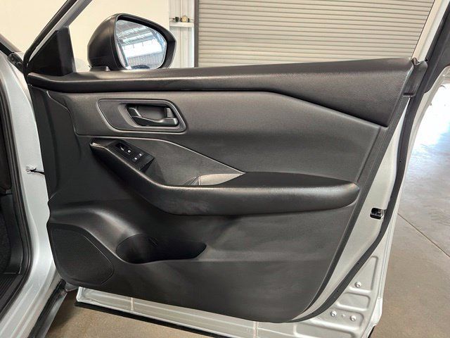 Used 2024 Nissan Rogue S AWD/4WD image 12